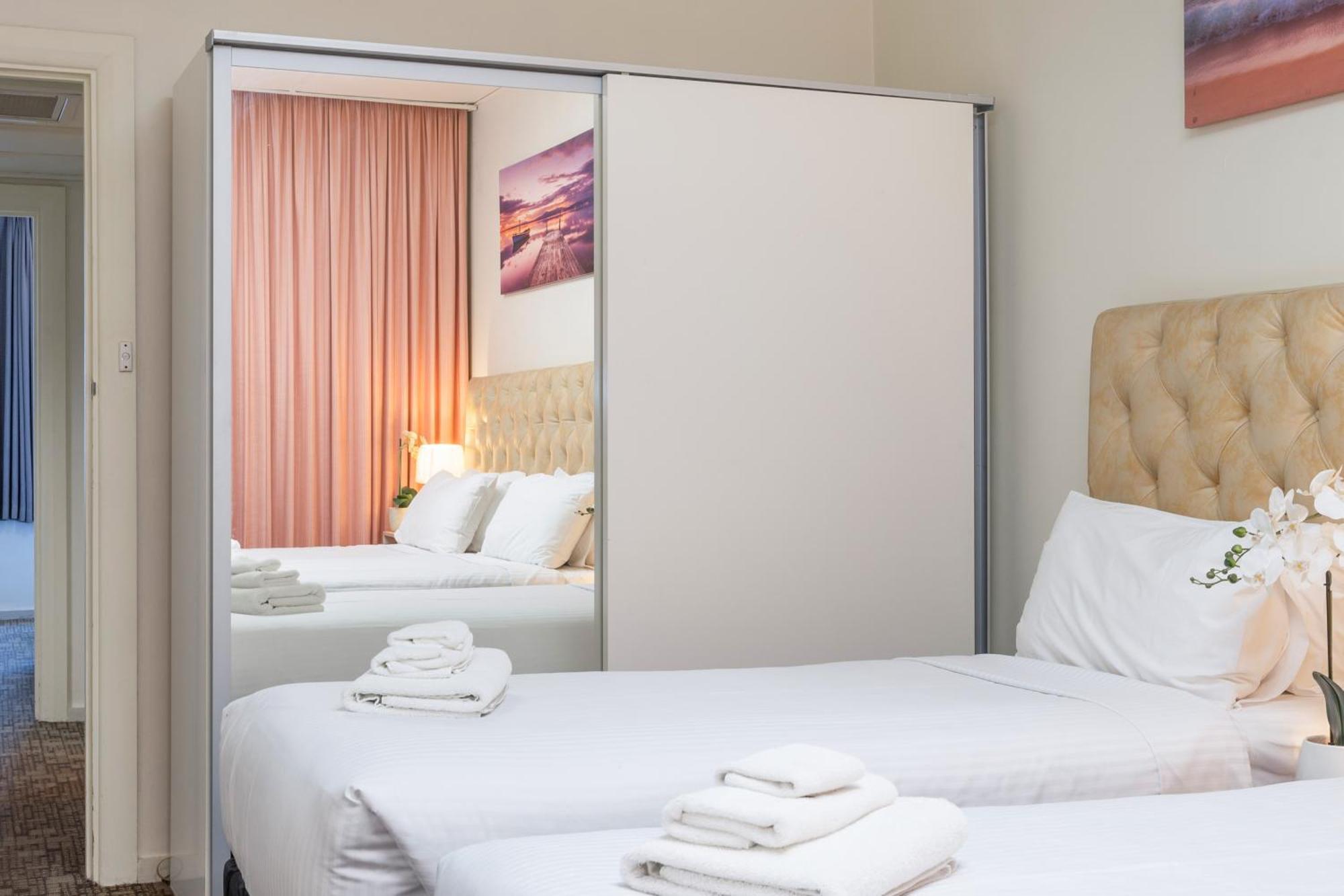 Adelaide Granada Motor Inn Bagian luar foto