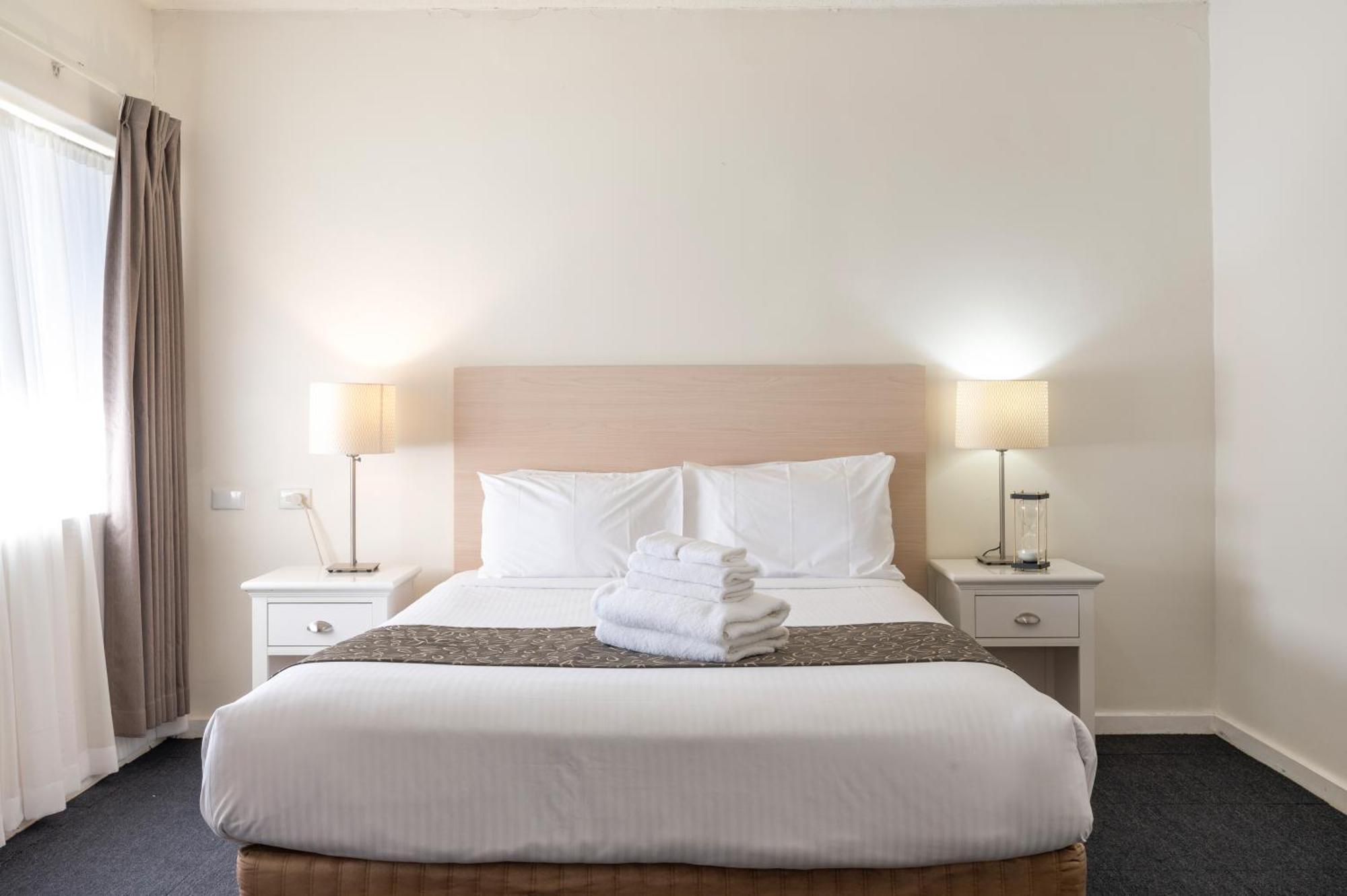 Adelaide Granada Motor Inn Bagian luar foto