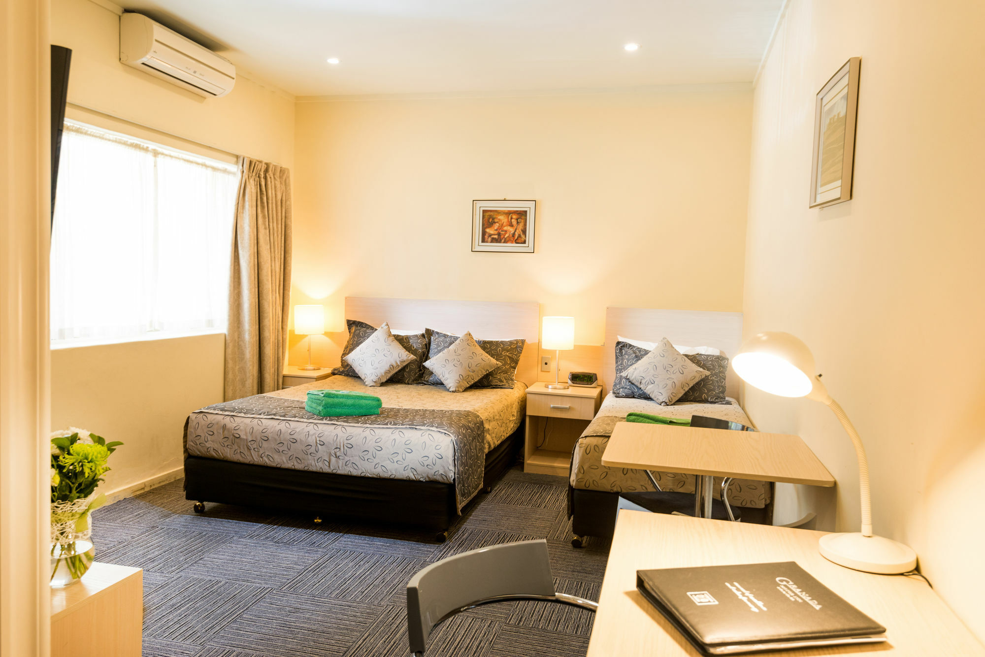 Adelaide Granada Motor Inn Bagian luar foto